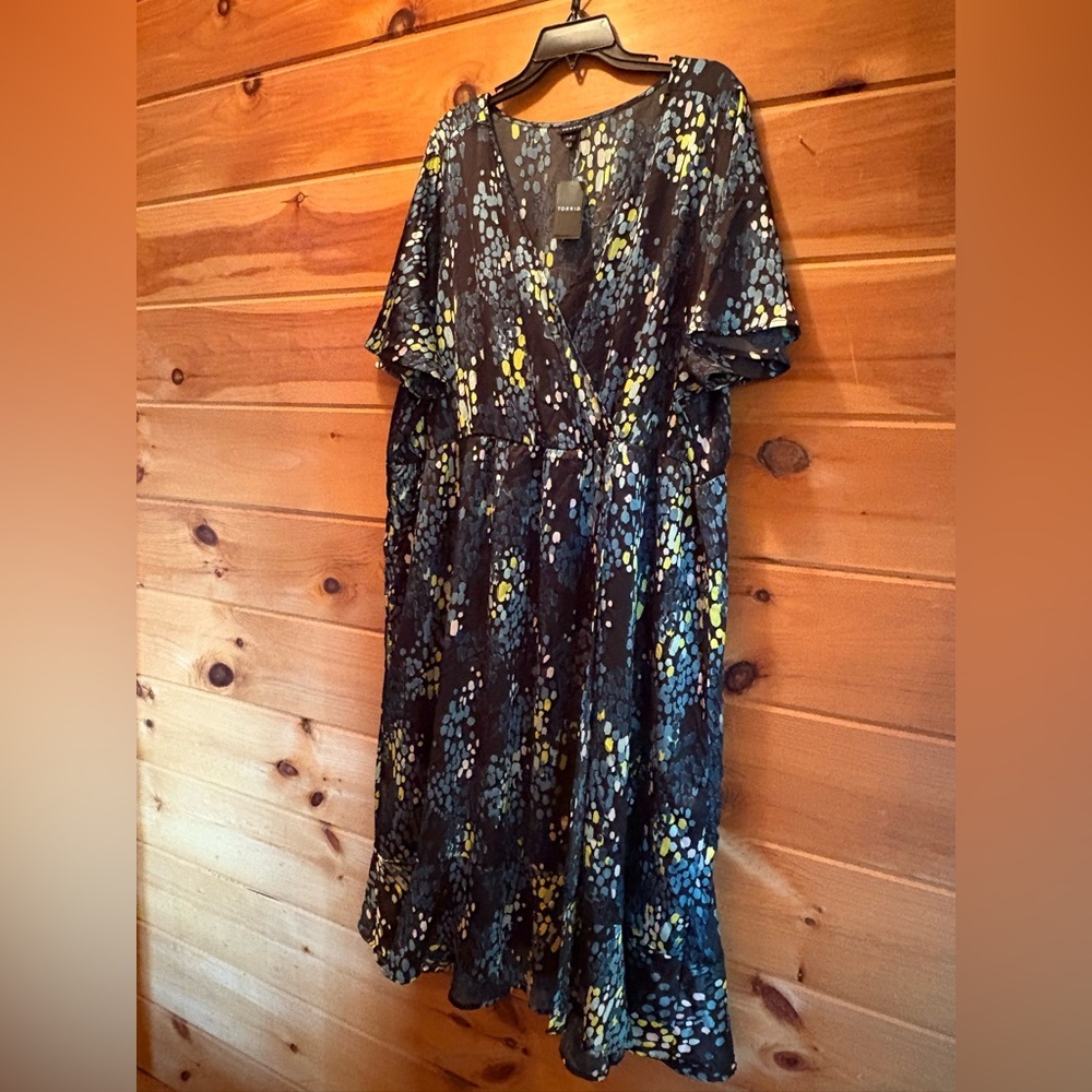 Torrid wrap dress with flutter sleeves. NWT